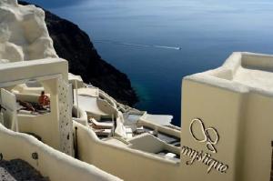 mystique-santorini